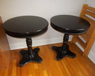 Pedestal bistro tables