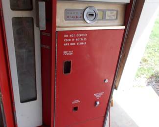 Cavalier "working"vintage Coca-cola machine