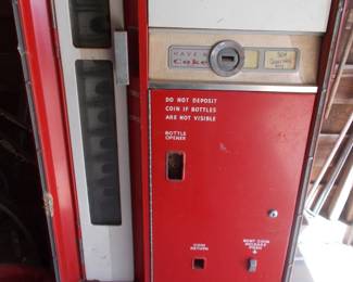 VINTAGE !!! Pull out bottle Coke machine
