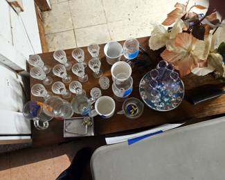 Glassware, Fountain, Flower Arrangement