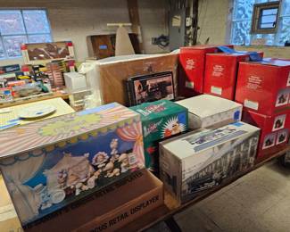 Precious Moments Sammy's Circus and Village cabins