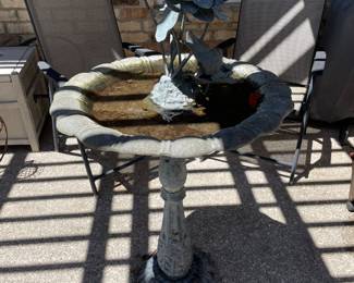 Metal birdbath fountain 