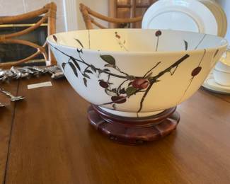 $250 Beautiful Royal Doulton England bone china Andrew Wyeth large porcelain bowl. Signed