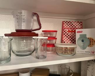 Anchor and Pyrex bowls