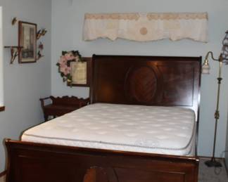 Queen Sleigh Bed/Absolutely Gorgeous and very ornate W/ Pillow Top Mattress