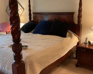 Thomasville 4 poster king size bed