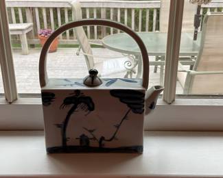 Tea pot