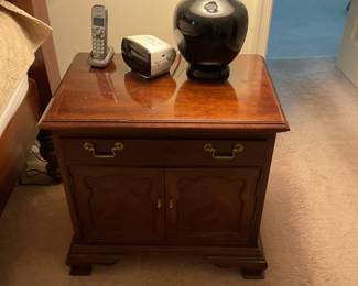 Night stand - Thomasville