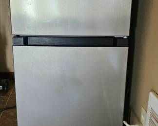 Magic Chef mini refrigerator