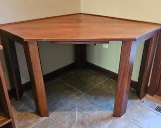 Corner desk