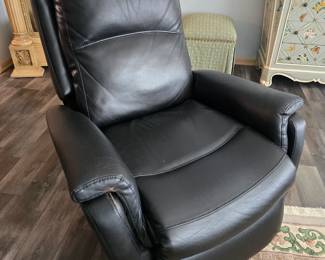 BLACK LEATHER RECLINER