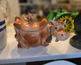 Cow cookie jar