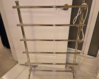 Heated towel rack