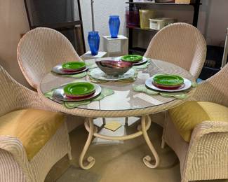 Lloyd Flanders Heirloom wicker patio set