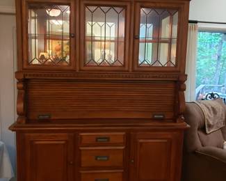 Hutch w roll top , nice cabinet if u didn't want the top section.