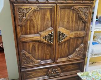 Chest of drawers
