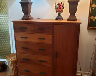 Nice chest piece that matches dresser