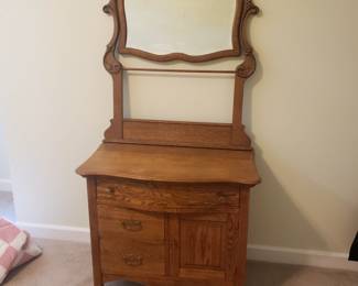 Antique dresser w mirror
