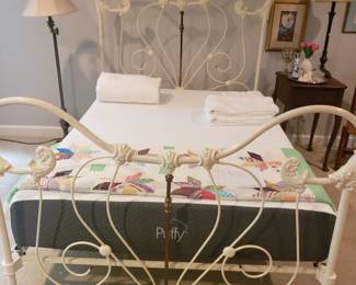Cutest full size iron bed w nice mattress 