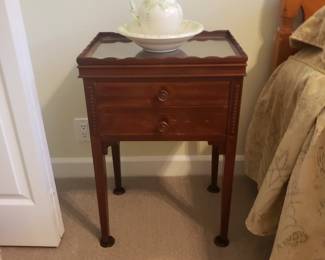 Love this pair of side tables