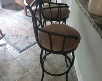 2 bar stools 