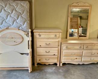 Whitewashed Knotty Pine Cottage 5 Pc. Twin Bedroom. (Twin Mattress/Box Sold Separate).
