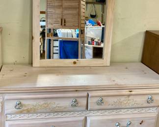 Whitewashed Knotty Pine Cottage 5 Pc. Twin Bedroom. (Twin Mattress/Box Sold Separate).
