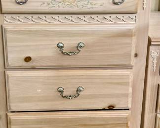 Whitewashed Knotty Pine Cottage 5 Pc. Twin Bedroom. (Twin Mattress/Box Sold Separate).