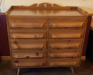1953 Franklin Shockey 10 Drawer Dresser