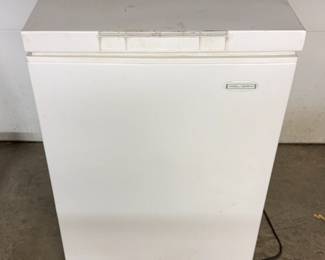 Holiday Chest Freezer Model LCH0501PW