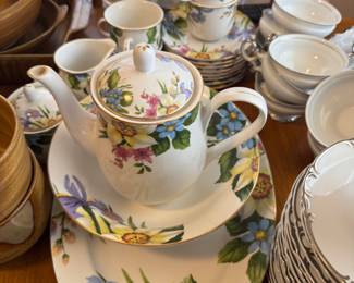 Vintage Emerald Joyous Garden Service for 8 plus extra service pieces
