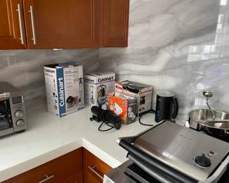 ASSORTED COLLECTION OF KITCHEN APPLIANCES