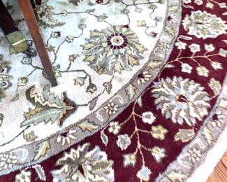 Round floor rug