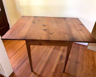 Drop leaf table