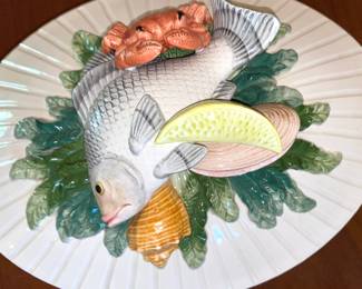 Fish serving bowl