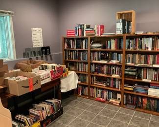BOOKS! Incl. hundreds of cookbooks