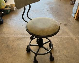 Rolling Desk Chair
$20