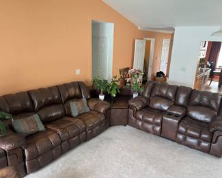 Faux leather five piece sofa with reclining (4) seats and cupholders. Includes corner piece and two end tables
$2000