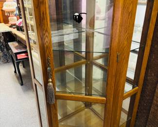 Corner curio
