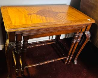 Set a vintage nesting tables