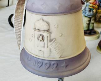 Vintage, Goebel M.I. Hummel 1992 4th Edition Christmas Bell "Harmony n 4 Parts"