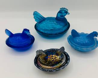 Miniature and small hens on nests