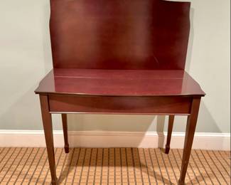 Bombay Company drop-leaf expandable table with 2 leaves