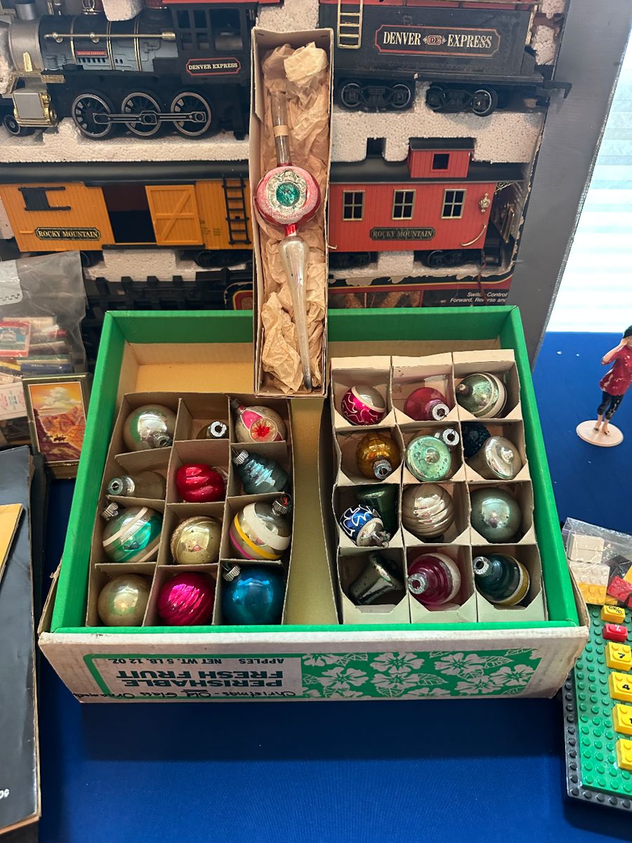 Look at these Shiny Brite Ornaments!!!