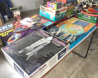 Space shuttle with rockets and landing platform, Sky racers Skyway set, aeronautical lab kit