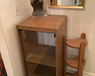 Stereo cabinet, small heart shaped wooden shelf, the thinker statue