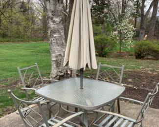 Outdoor patio set with umbrella…
