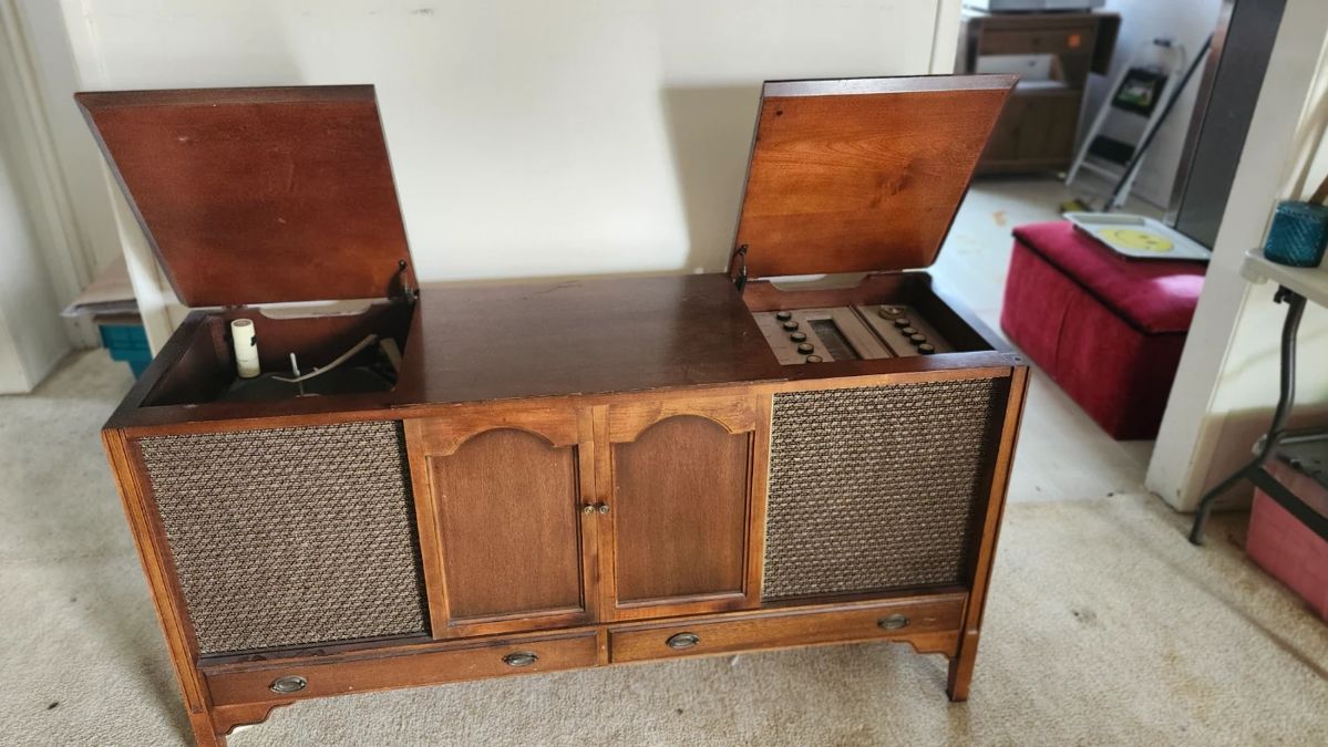 1960's stereo television consol