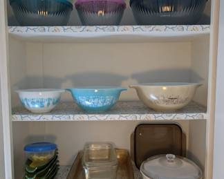 Vintage Pyrex Amish Bowls - Pyrex glass bowls - Casserole Dishes - Corn on the Cod Plates