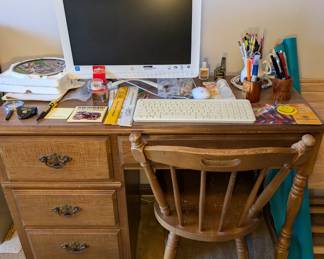 HP Computer - Wooden Desk with Chair